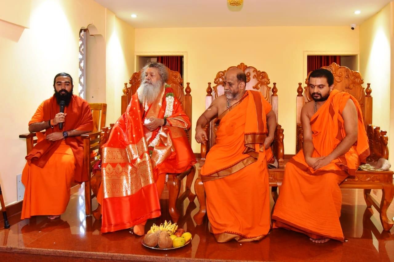 Vishwaguruji's visit and programs in Karnataka