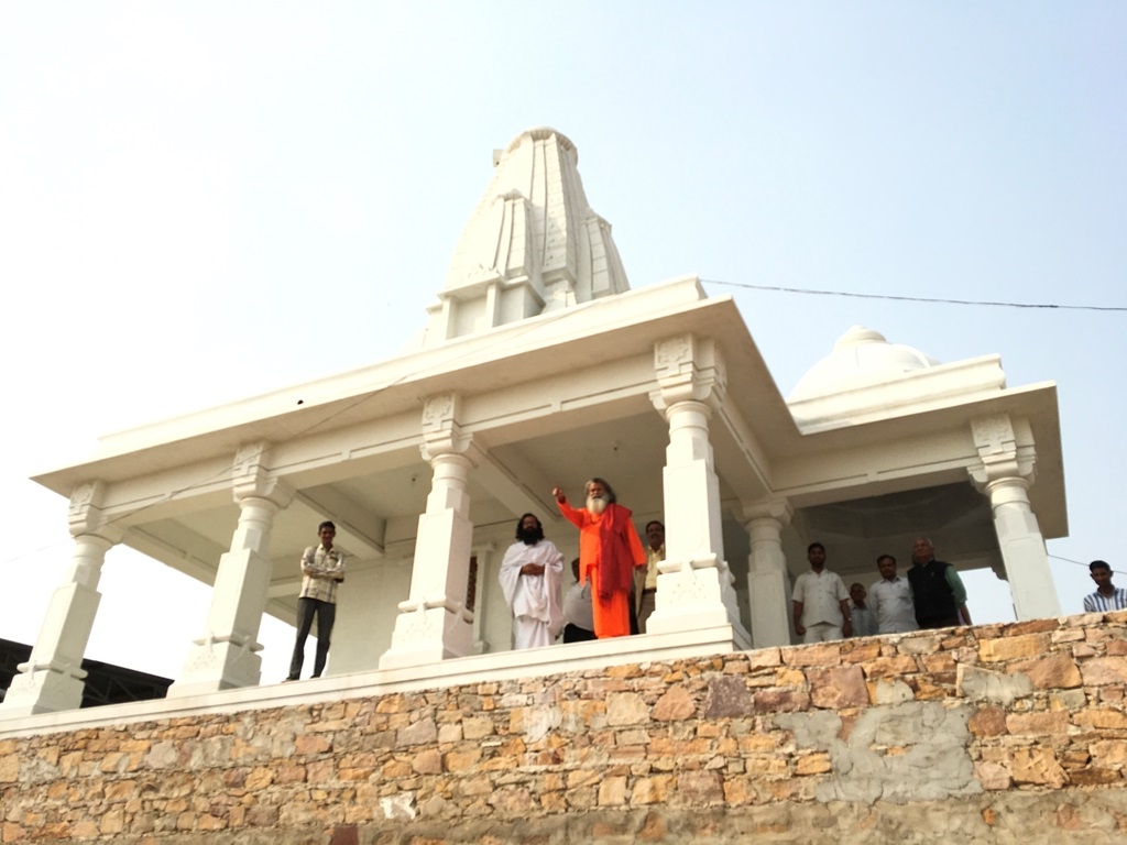 Višvaguru Mahéšvaránanda a slavnostní otevření Šrí Mádhéšvar Mahádév Šiva mandíru