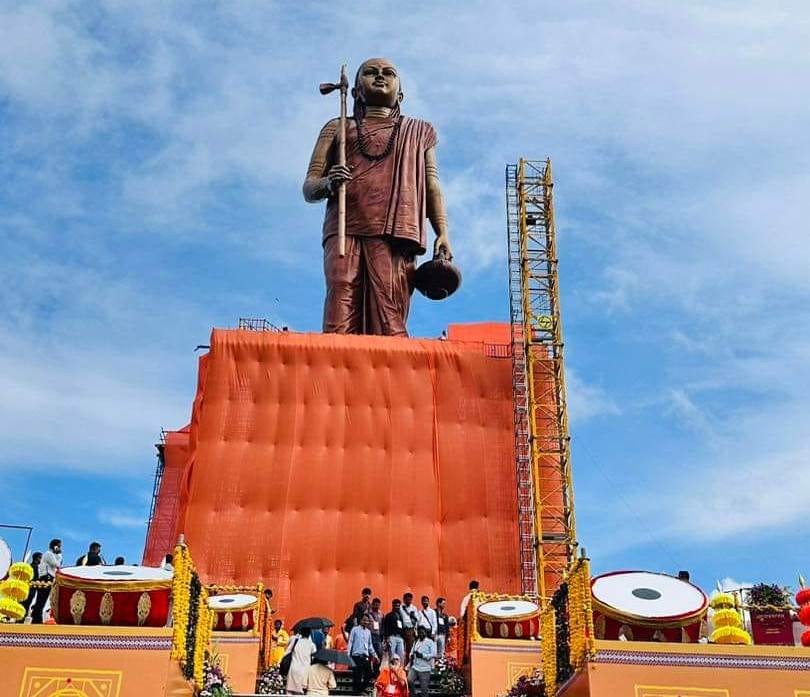 Vishwaguruji at unveiling ceremony of 'Statue of Oneness' in Omkareshwar