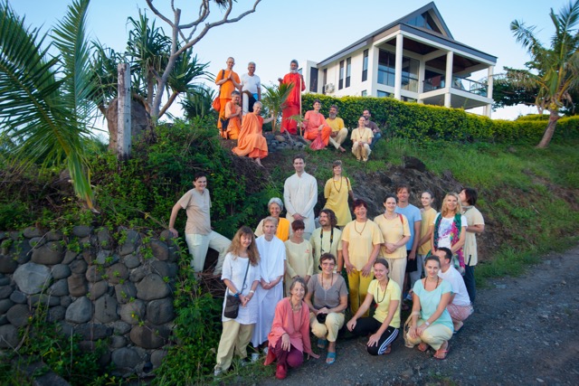 Fiji-2015-Swami-Maheshwarananda-Peace-tree