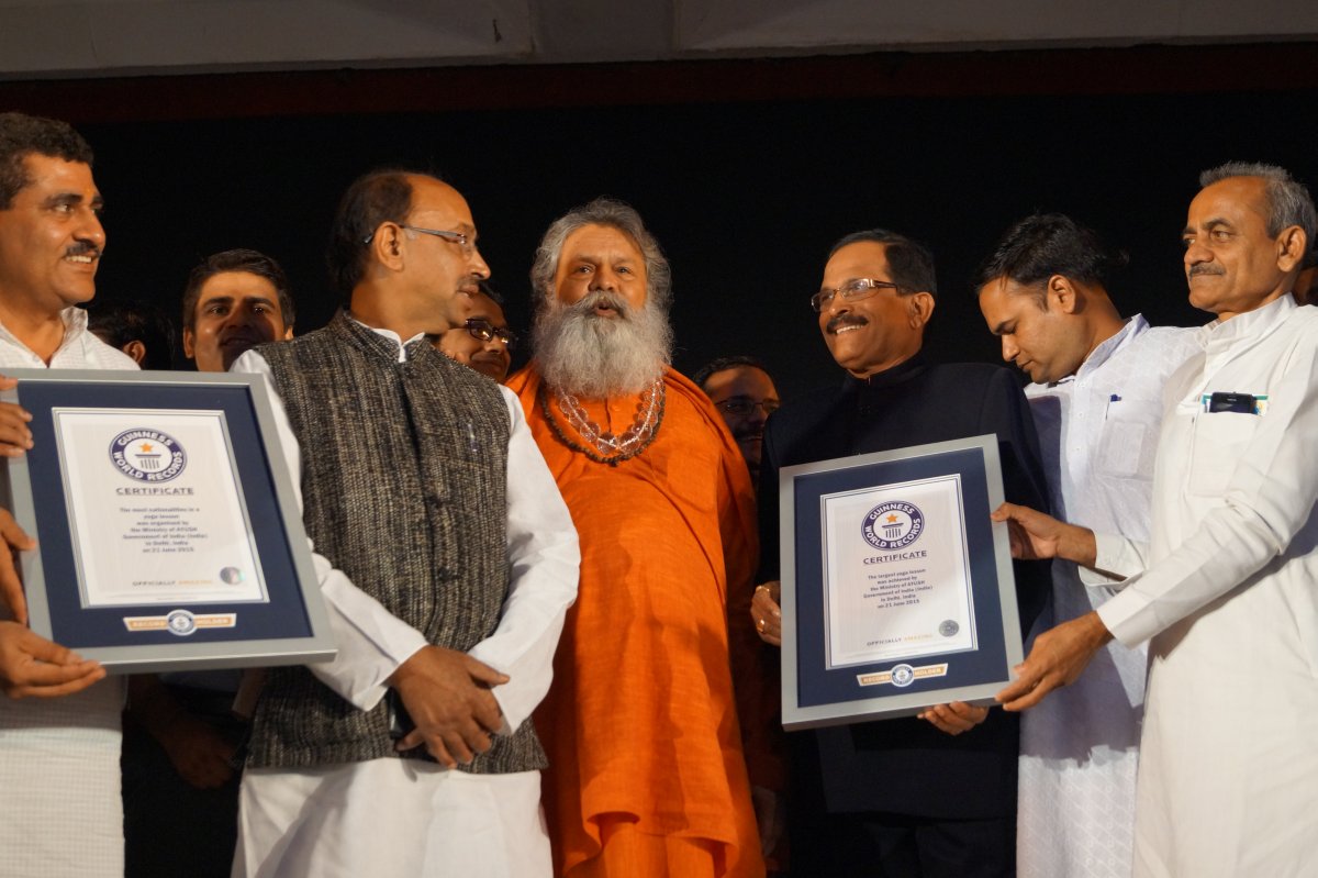 VishwaguruJi  AYUSH Minister Naik with 2 Guiness record Certificates