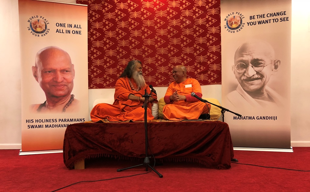 VishwagurujiWithSwamiHarishchanderNYC March2018