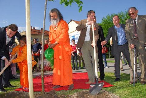 Planting a peace tree Slovenia 2008 -1